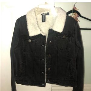 NEW WITH NO TAG Sherpa, denim jacket!